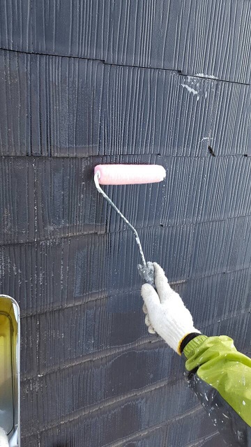 屋根下塗り中