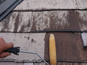 スレート屋根　塗装　下塗り
