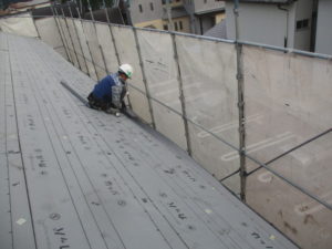 屋根　カバー工法　施工