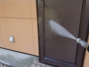 外壁塗装　高圧洗浄　ドア