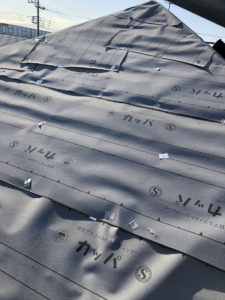 屋根カバー工法　ルーフィング　防水シート施工