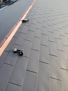 屋根カバー工法工事　貫板設置