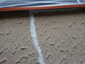 屋根外壁塗装　ヒビ　補修