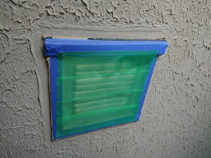外壁塗装　養生　換気窓