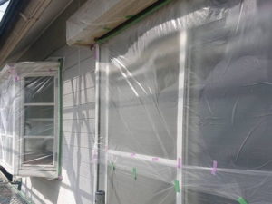 外壁塗装　養生　窓