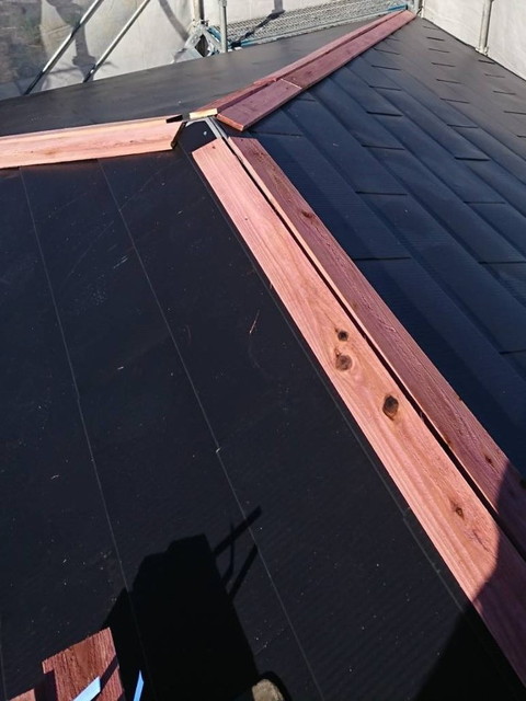屋根　カバー工法工事　貫板施工
