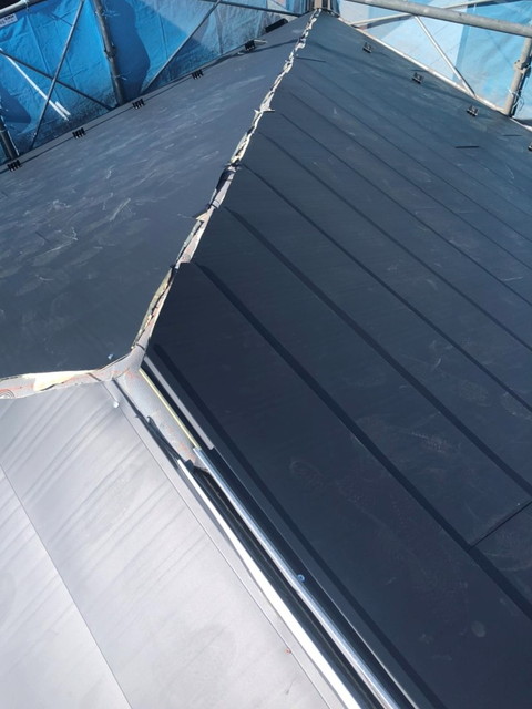 屋根　カバー工法工事　横暖ルーフS　施工