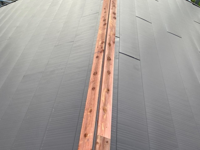 屋根　葺き替え工事　棟　貫板