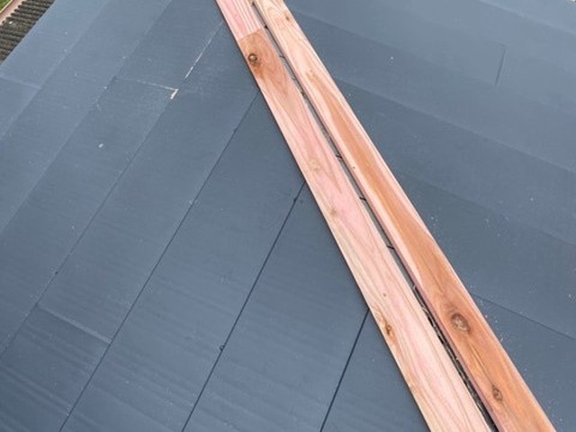 屋根カバー工法工事　屋根材施工　貫板施工