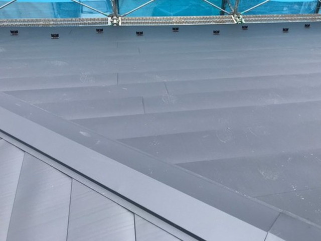 雪止め金具　屋根　ガルバリウム鋼板　カバー工法工事