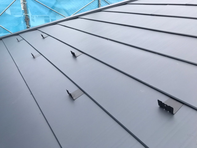 雪止め金具　屋根　ガルバリウム鋼板　カバー工法工事