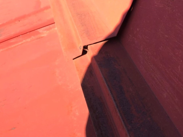 屋根　現地調査　トタン屋根　劣化　釘浮き
