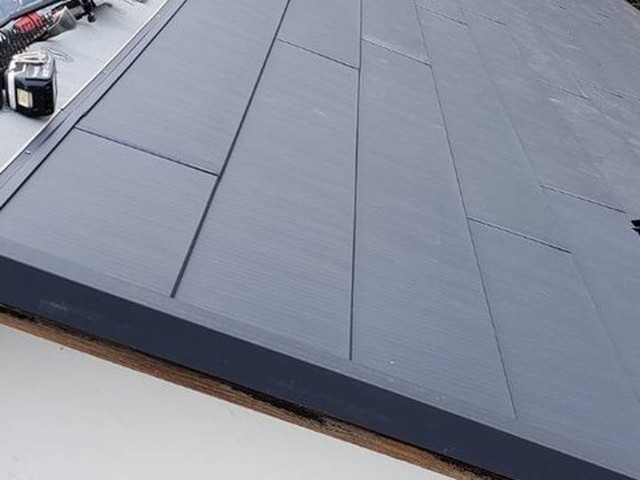 屋根　葺き替え工事　ガルバリウム鋼板