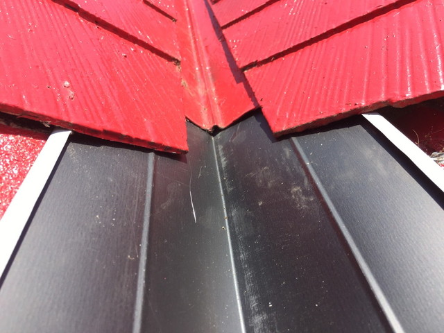 屋根　雨漏り　カバー工法