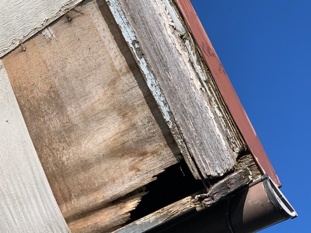 トタン屋根　現地調査　軒天井　劣化