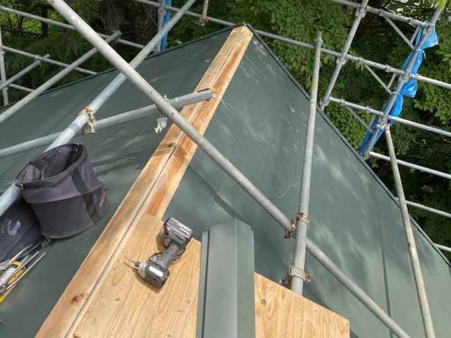 屋根カバー工法工事　貫板設置