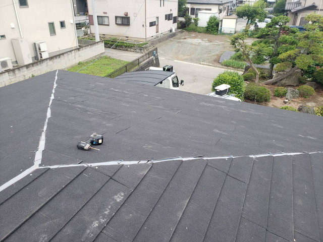 群馬県高崎市　屋根カバー工法　ジンカリウム鋼板ディプロマットスター本体葺き