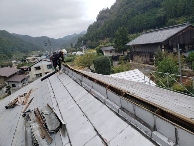 群馬県高崎市　雨漏り屋根のカバー工事　下葺き施工