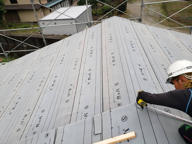 群馬県高崎市　雨漏り屋根のカバー工事　下葺き施工