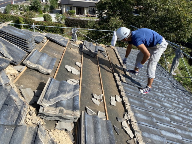 群馬県安中市　屋根の葺き替えリフォーム　セメント瓦モニエル撤去