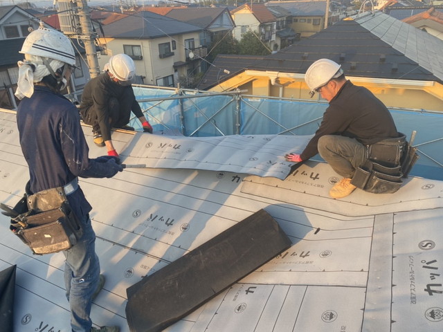 埼玉県熊谷市　雨漏り屋根の葺き替え工事　ルーフィング施工