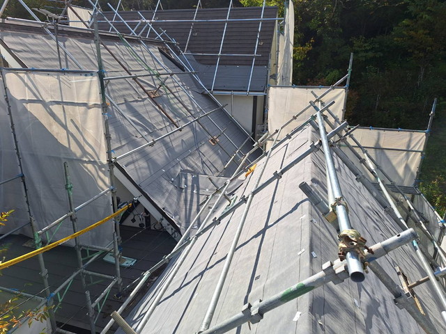 長野県軽井沢町　急勾配屋根をリフォーム　カバー工法　下葺き