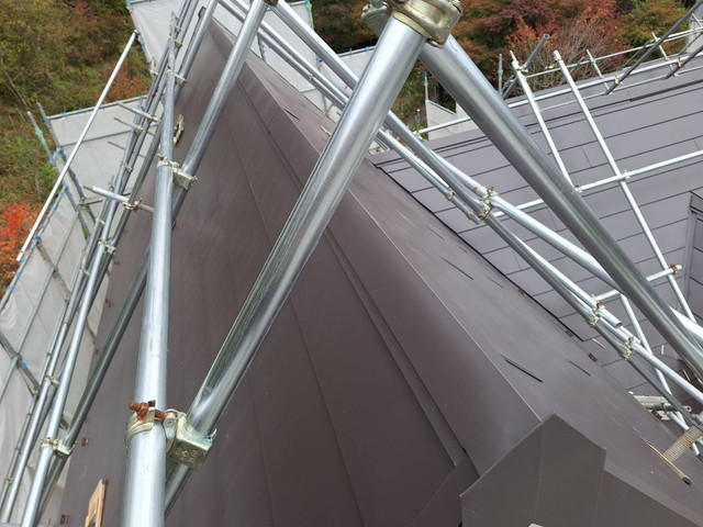 長野県軽井沢町　急勾配屋根をリフォーム　カバー工法　役物板金
