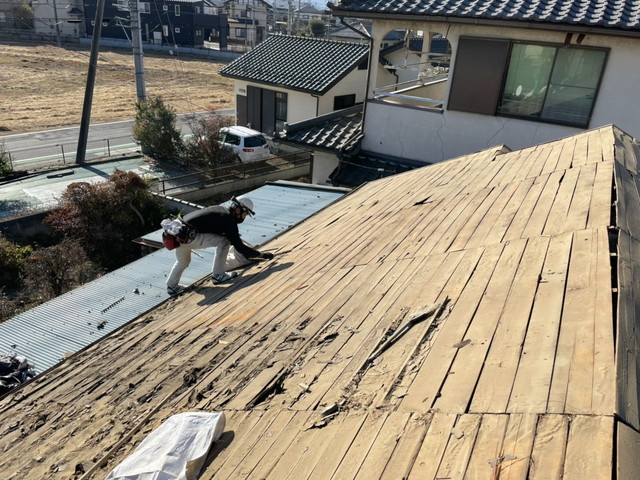 群馬県高崎市　横暖ルーフへ葺き替えリフォーム　既存瓦撤去