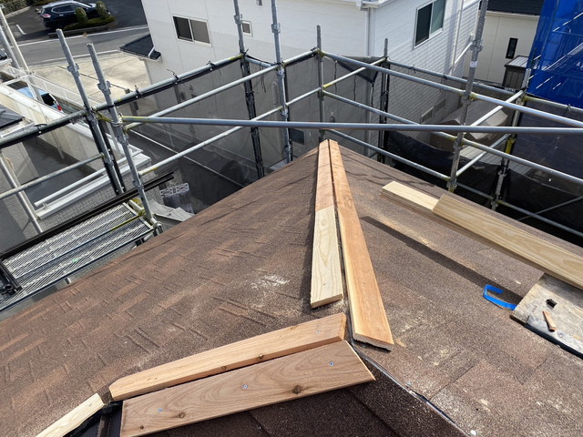 群馬県前橋市　屋根葺き替え工事　ディプロマットスター同質棟仕上げ