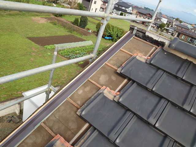 群馬県藤岡市　ケラバ瓦下地補強　ケラバ下捨て水切り板金設置