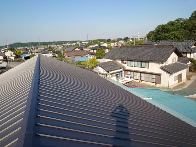 埼玉県美里町　雨漏り屋根の葺き替え　スタンビー棟板金仕上げ