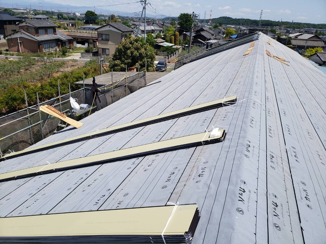 埼玉県美里町　雨漏り屋根を葺き替え　スタンビー333本葺き