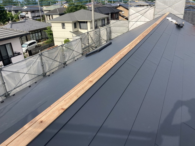 群馬県伊勢崎市 葺き替えリフォーム工事 棟仕上げ施工