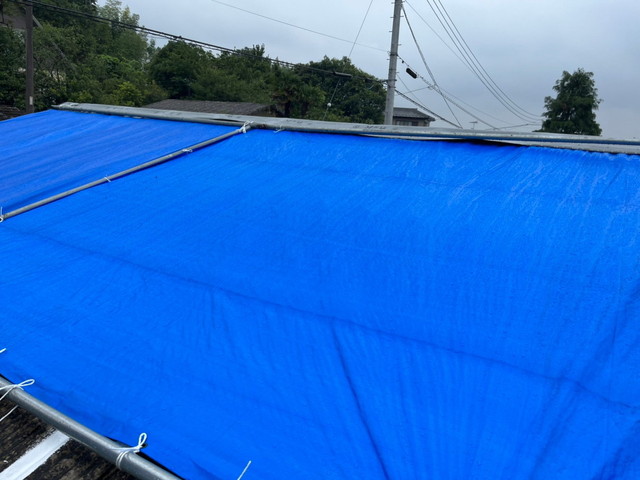 群馬県太田市　倉庫の屋根が雨漏りしている　無料調査