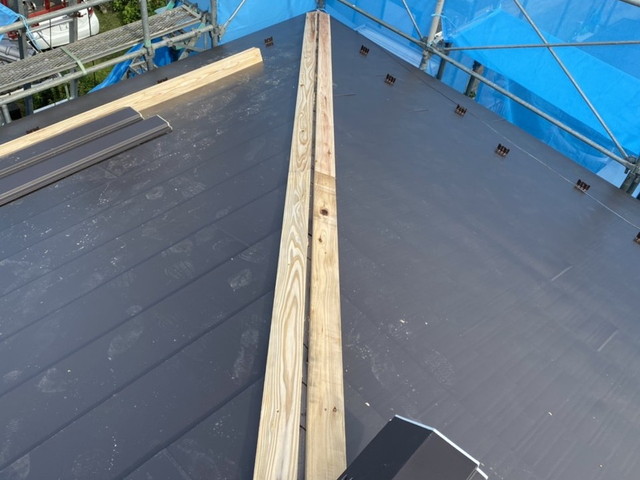 屋根　カバー工法工事　横暖ルーフS　施工