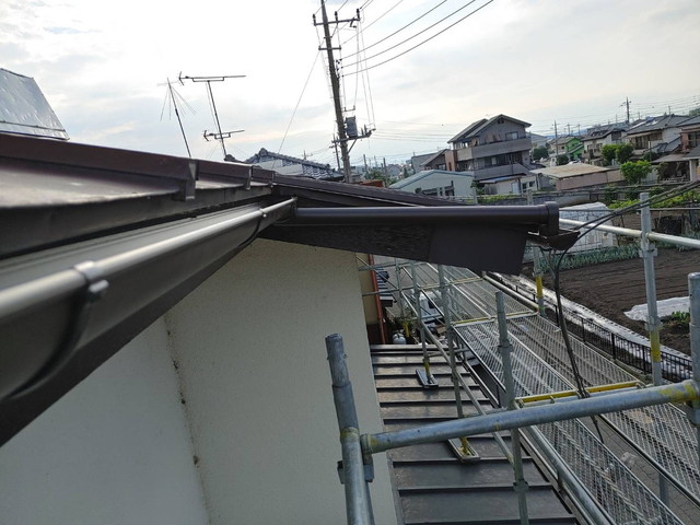 群馬県藤岡市　半丸105の設置工事｜耐久性と美観を両立