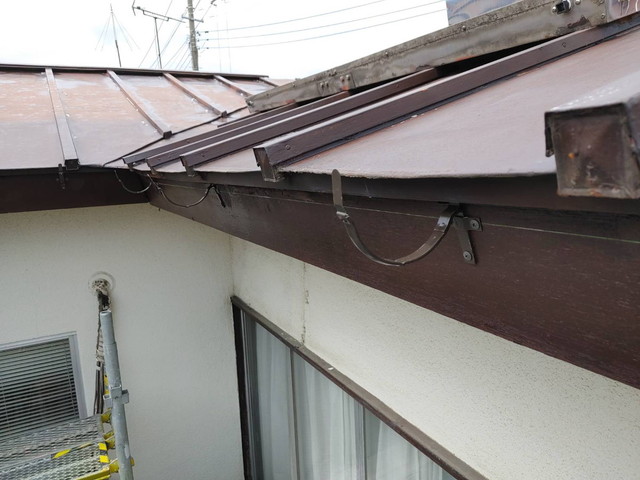 群馬県藤岡市 雨樋交換工事|パナソニック半丸105 金具設置