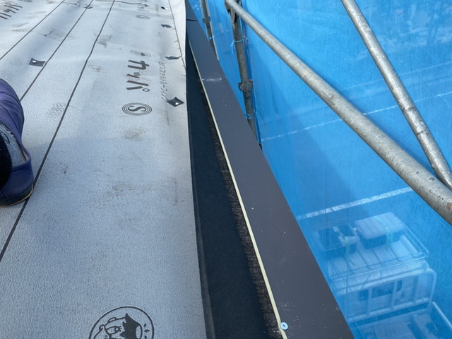 屋根　カバー工法工事　横暖ルーフS　施工