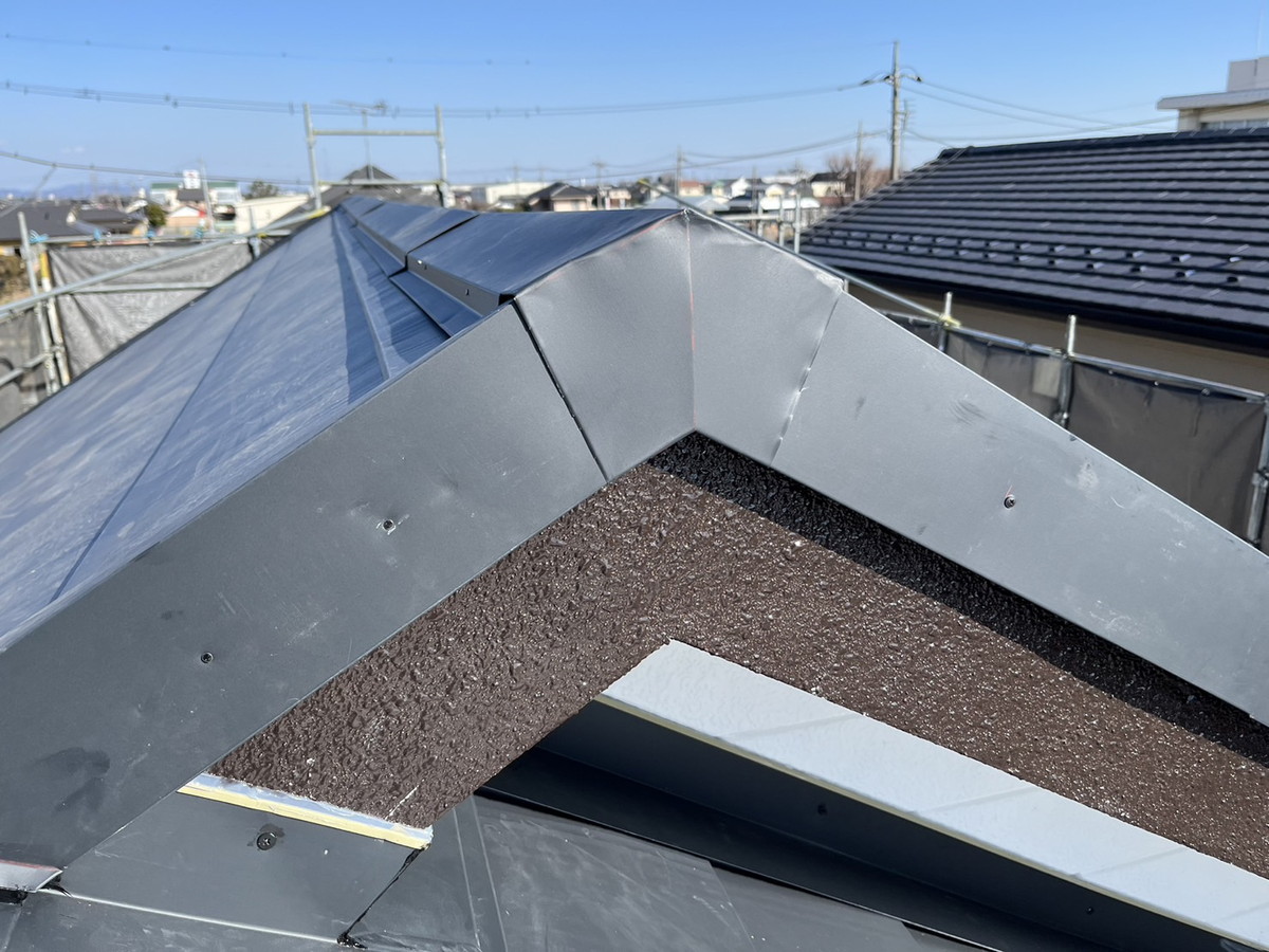 群馬県前橋市　高耐久 横暖ルーフS　棟板金施工　技術解説