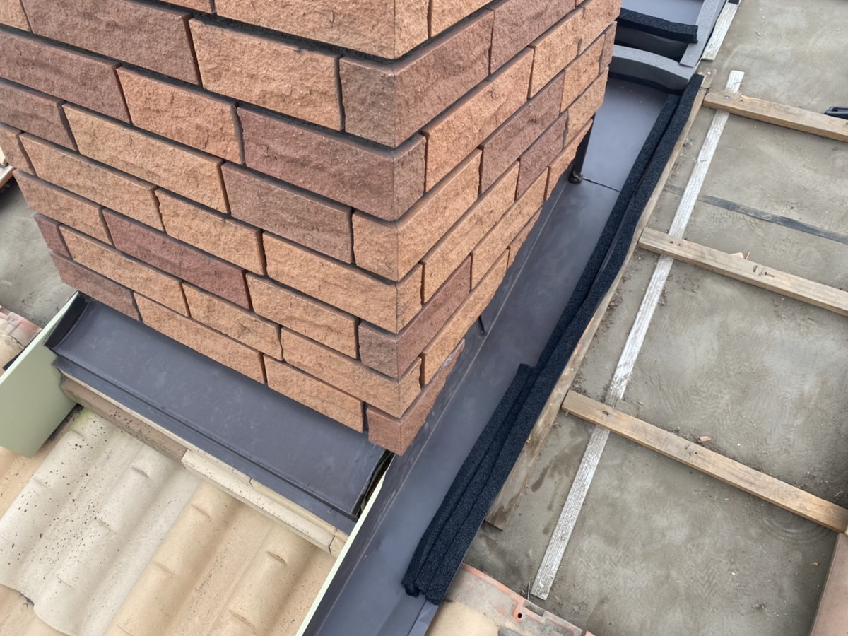 群馬県藤岡市　煙突廻り修繕　板金加工