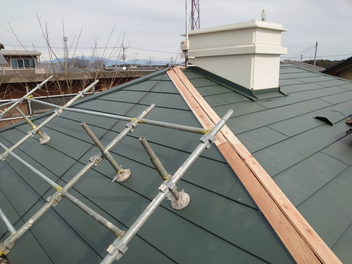 群馬県高崎市T様邸　コロニアル　横暖ルーフ　水温機　煙突