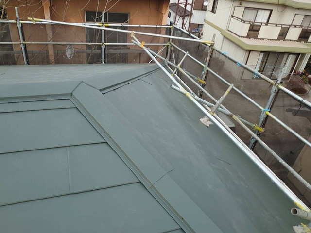 群馬県高崎市T様邸　コロニアル　横暖ルーフ　水温機　煙突