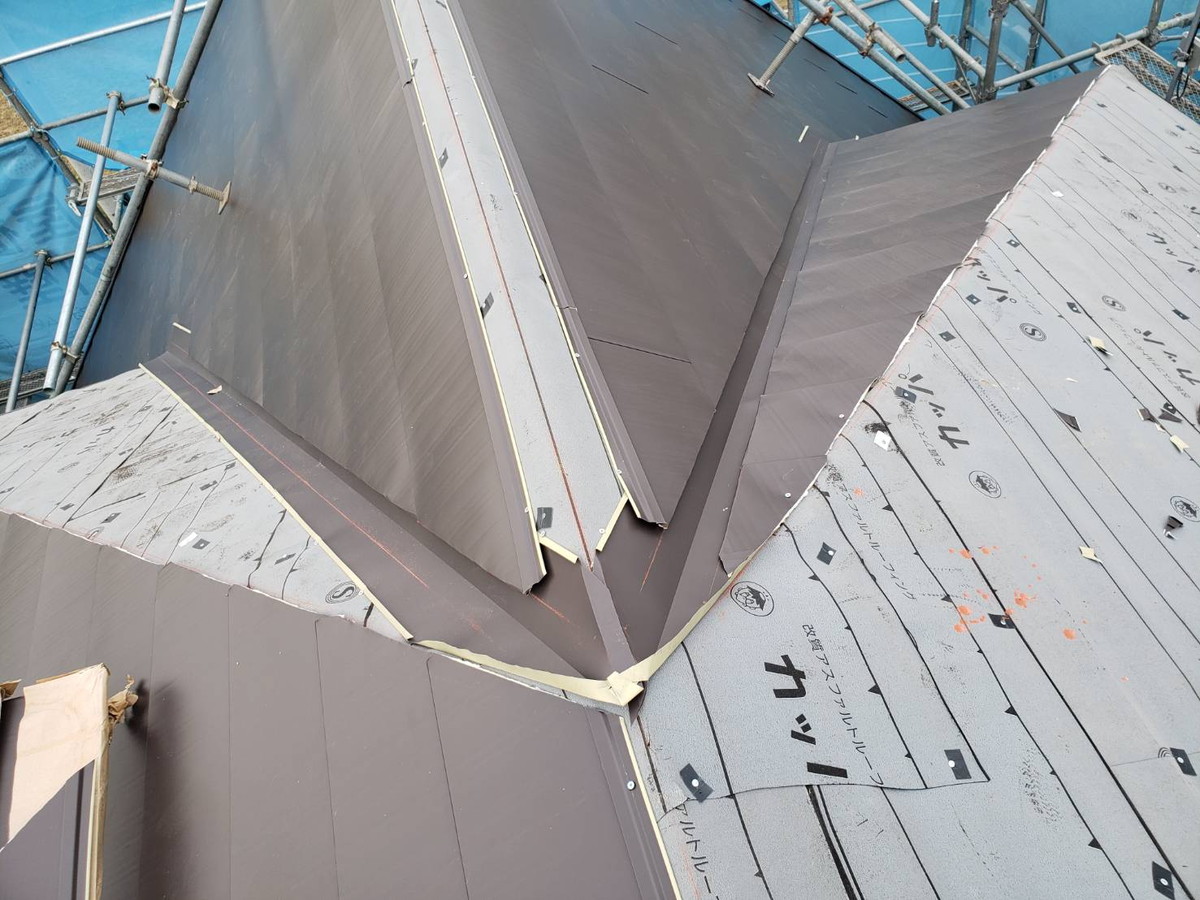 埼玉県本庄市H様邸　コロニアル　横暖ルーフ　カバー工法