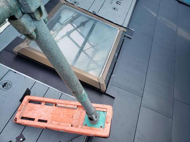 群馬県みどり市h様邸　屋根カバー工法　横暖ルーフ　トップライト