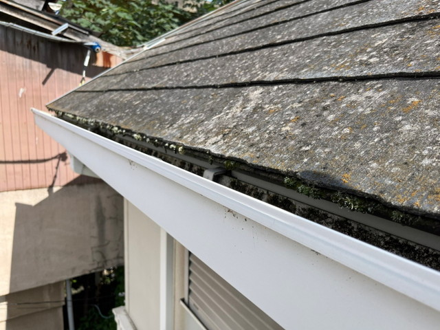 群馬県高崎市T様邸　コロニアル　横暖ルーフ　水温機　煙突