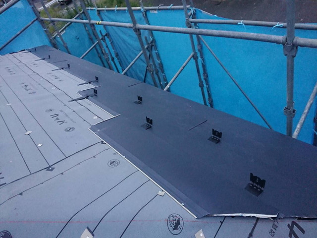 群馬県みどり市h様邸　屋根カバー工法　横暖ルーフ　トップライト