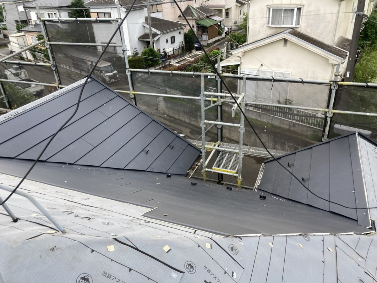 埼玉県寄居町K様邸　屋根カバー工法　コロニアル　横暖ルーフ