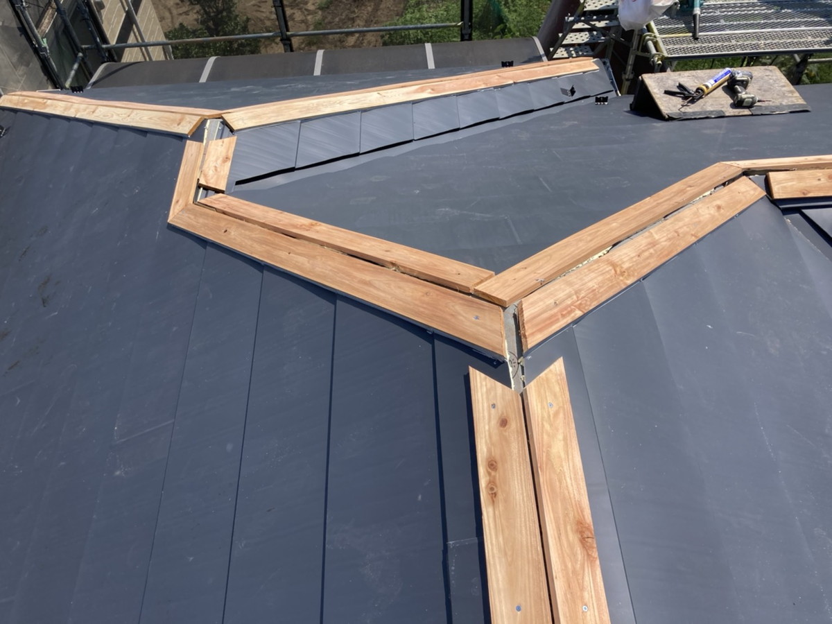 埼玉県寄居町K様邸　屋根カバー工法　コロニアル　横暖ルーフ