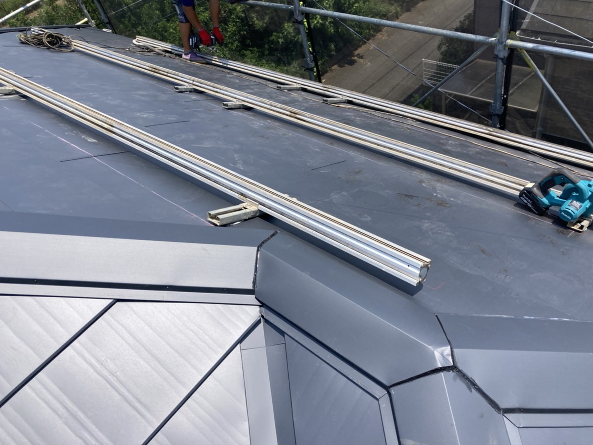 埼玉県寄居町K様邸　屋根カバー工法　コロニアル　横暖ルーフ