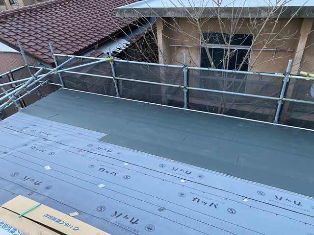 群馬県高崎市T様邸　コロニアル　横暖ルーフ　水温機　煙突